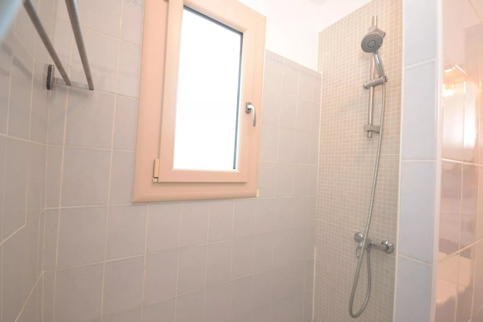 Le trois chambres-Bathroom