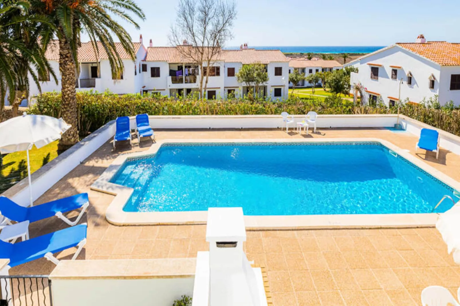 Maison à Son Bou-Image-tags.