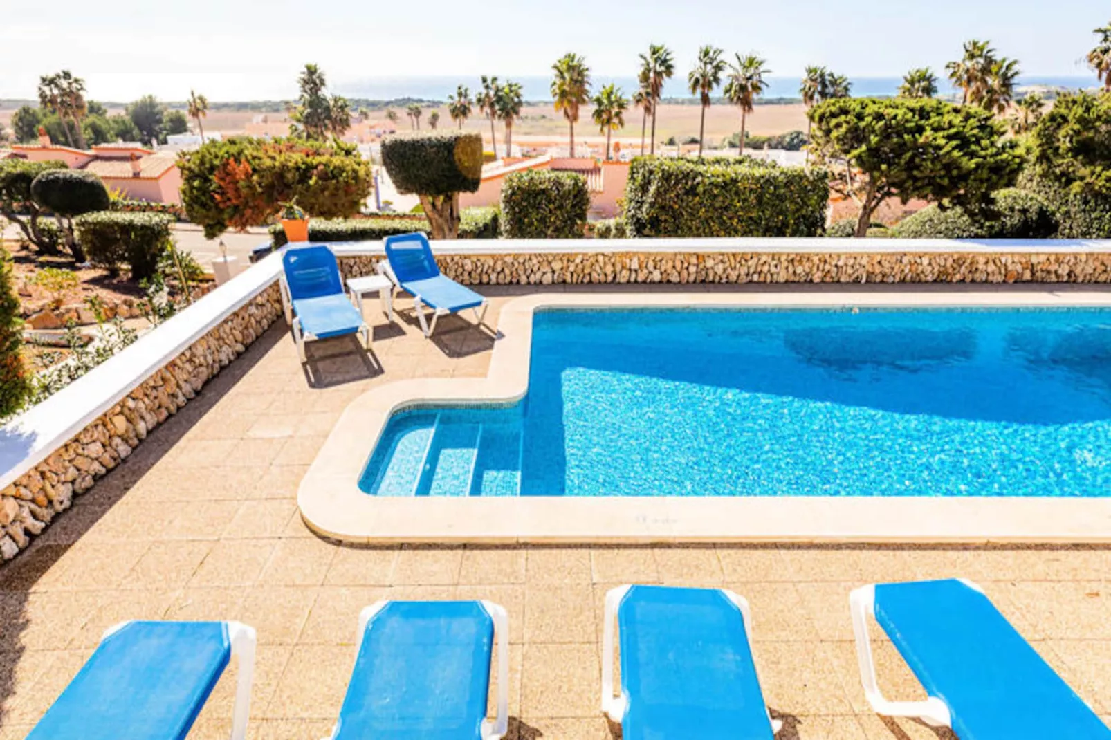 Maison à Son Bou-Image-tags.