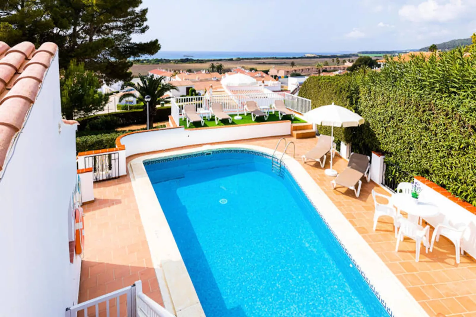 Maison à Son Bou-Image-tags.