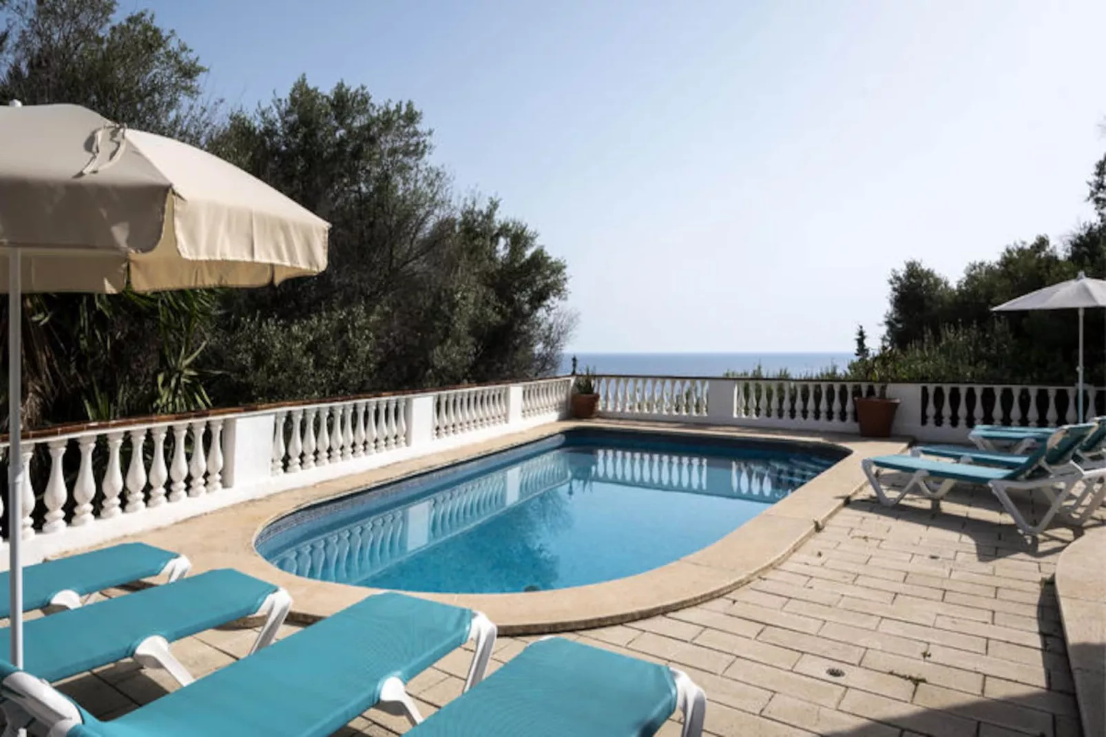 Maison à Son Bou-Image-tags.