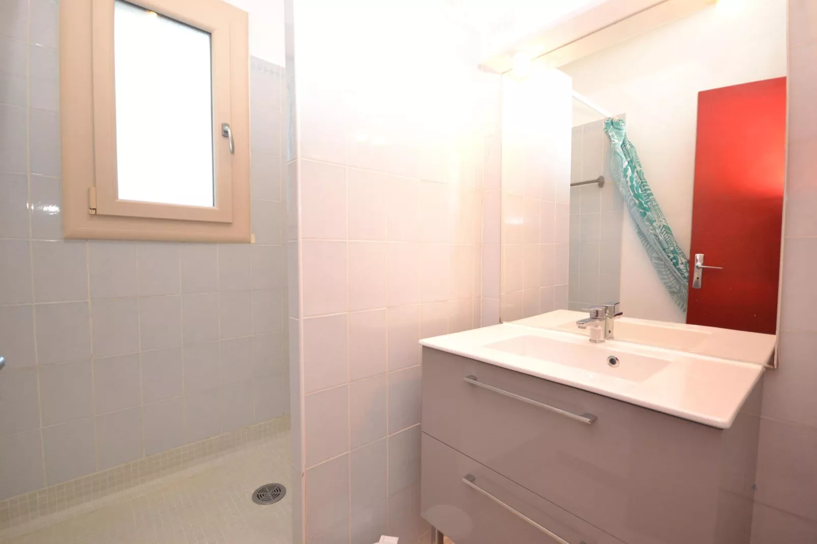 Le trois chambres-Bathroom