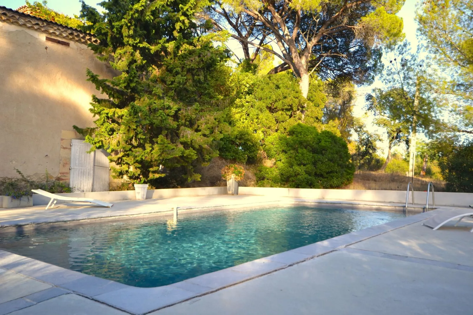Le trois chambres-Pool