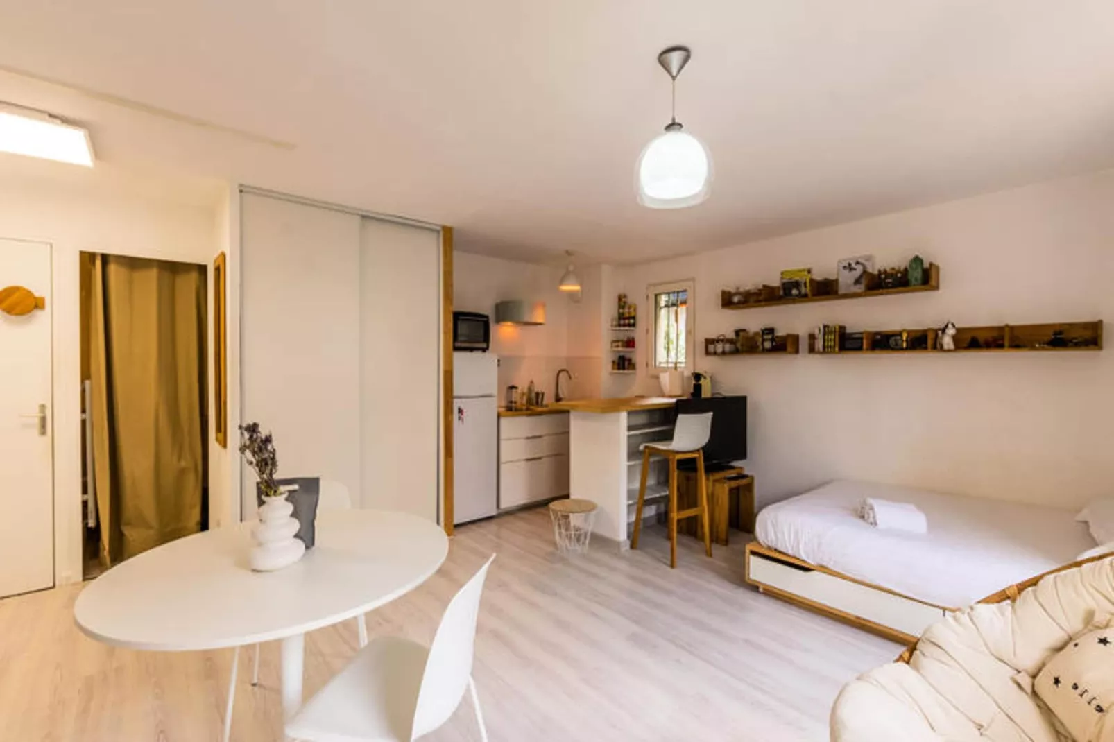 Studio à Montpellier-Dining room