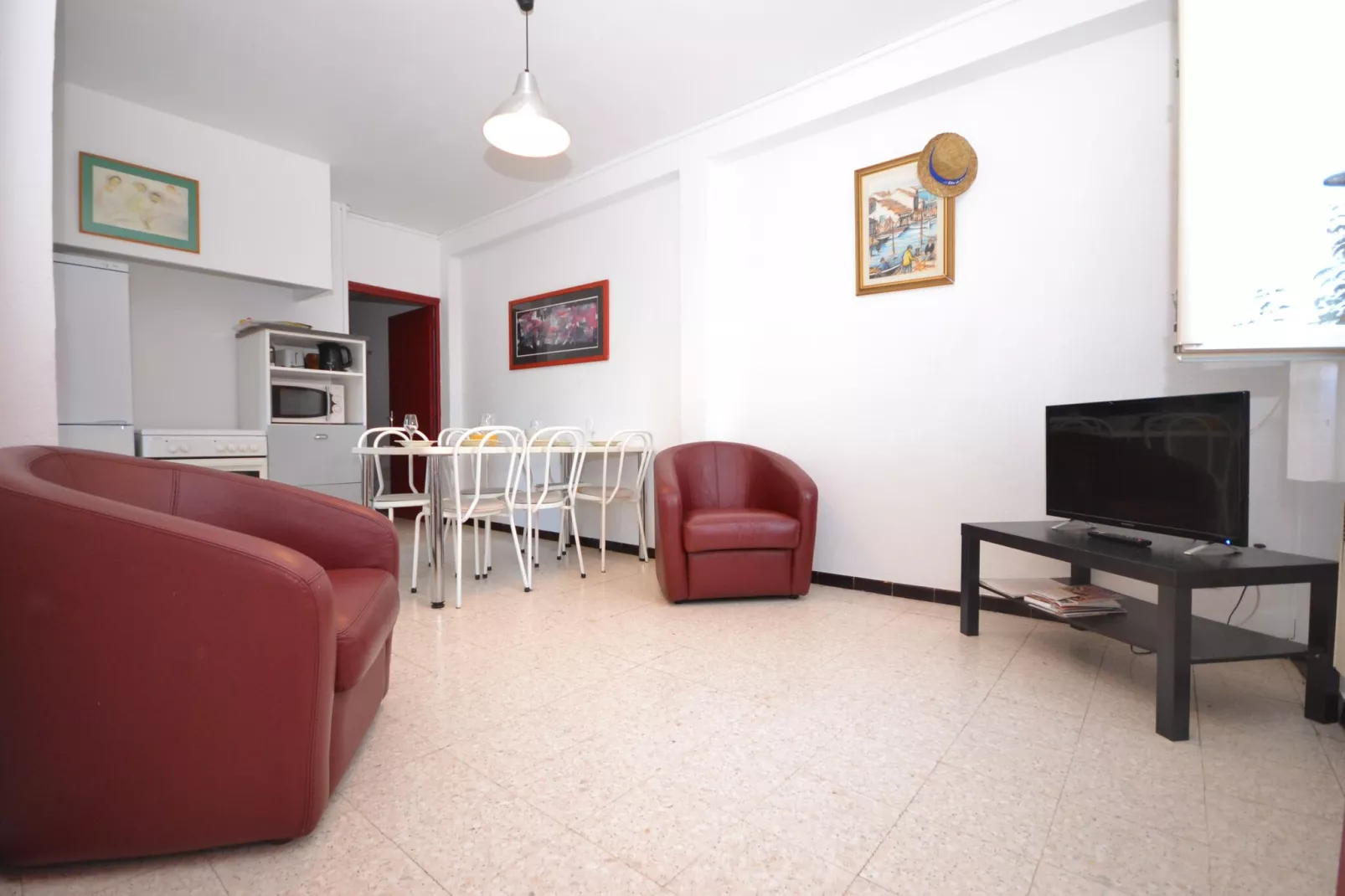 Le trois chambres-Living room