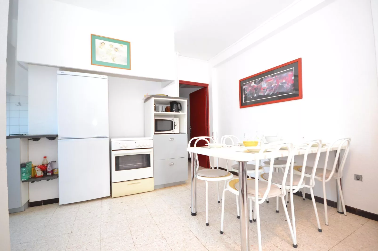 Le trois chambres-Kitchen