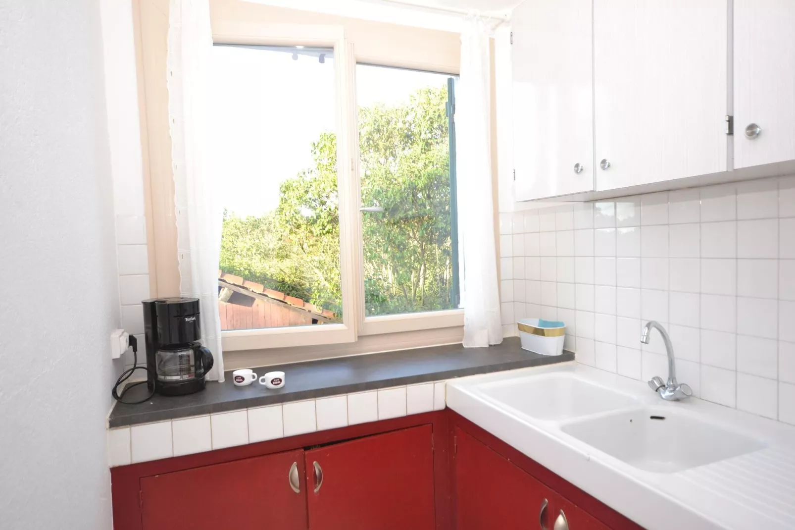 Le trois chambres-Kitchen
