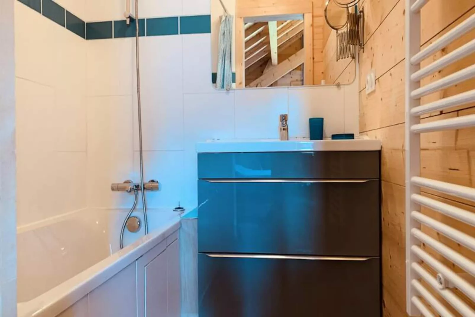 Chalet Epi-Image-tags.