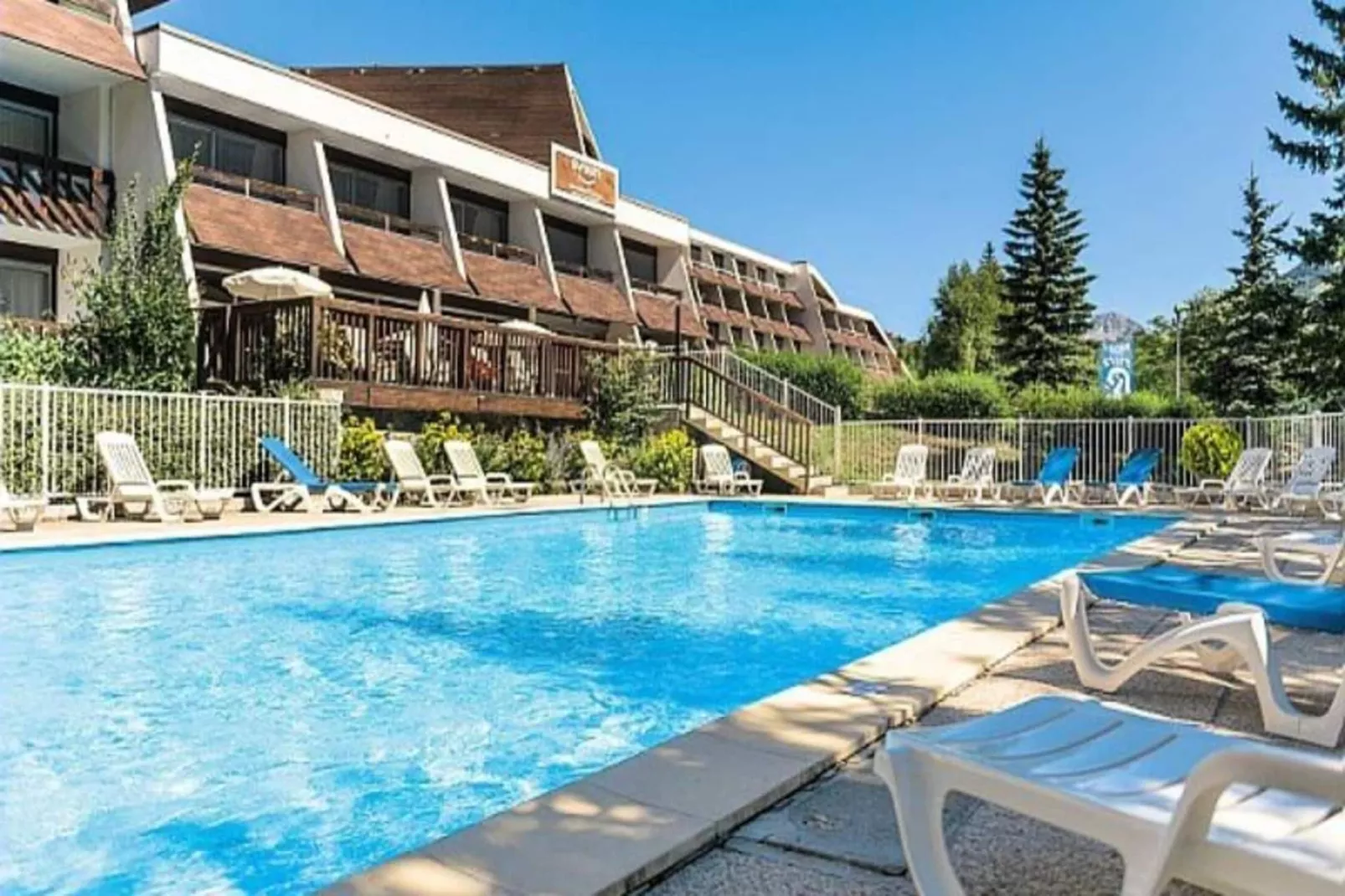 Résidence Pierre & Vacances Chantemerle-Piscine