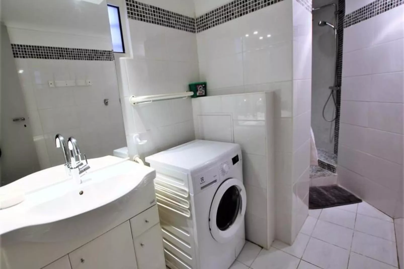 Résidence Appartement 145 M2 Face &agrave; La Mer / Acc&egrave;s Priv&eacute; &agrave; La Mer-Exterior in summer