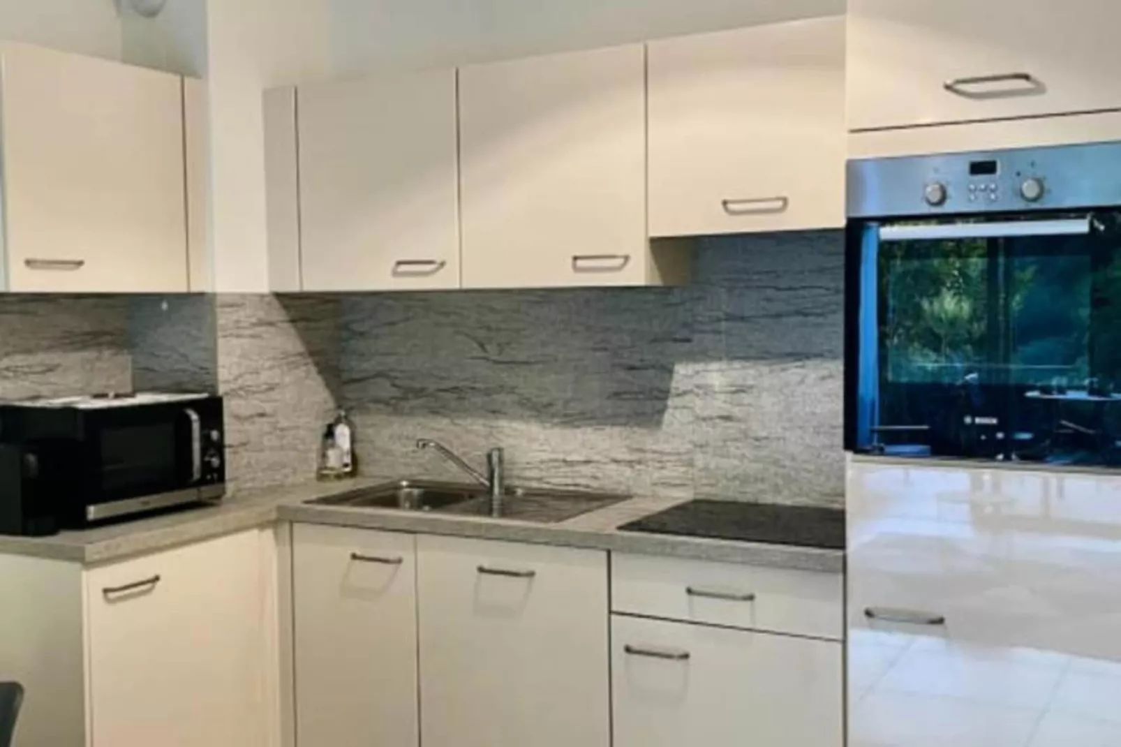 Résidence Bnb Renting Beau  2 Pi&egrave;ces Dans Un Immeuble Neuf Avec Piscine Avec Parking-Cuisine