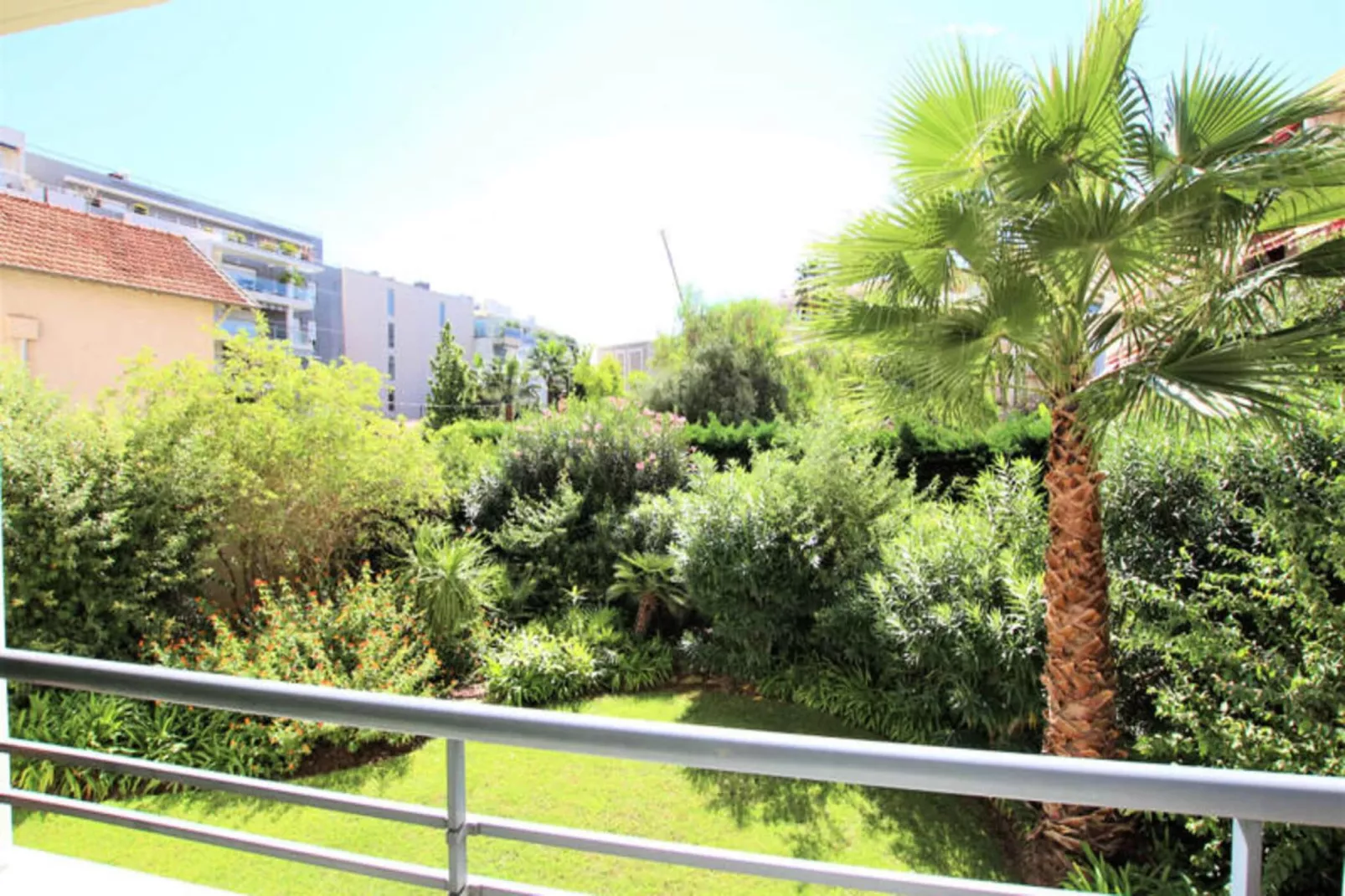 Résidence Appartement Rénové Avec 2 Chambres & Salle De Bain à La Décoration Raffinée-Salle de loisirs