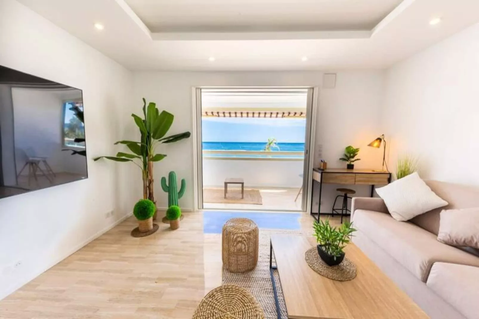 06k1 - Face &agrave; La Mer T2 R&eacute;nov&eacute; - Terrasse &ndash;parking-Image-tags.