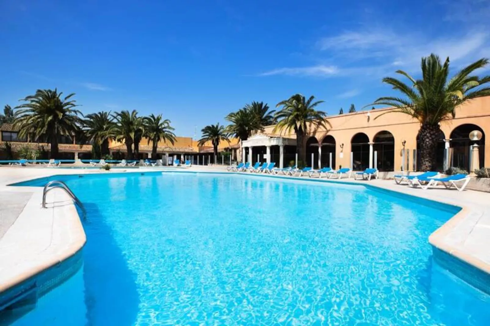 SOWELL Family Les Amandiers****-Image-tags.