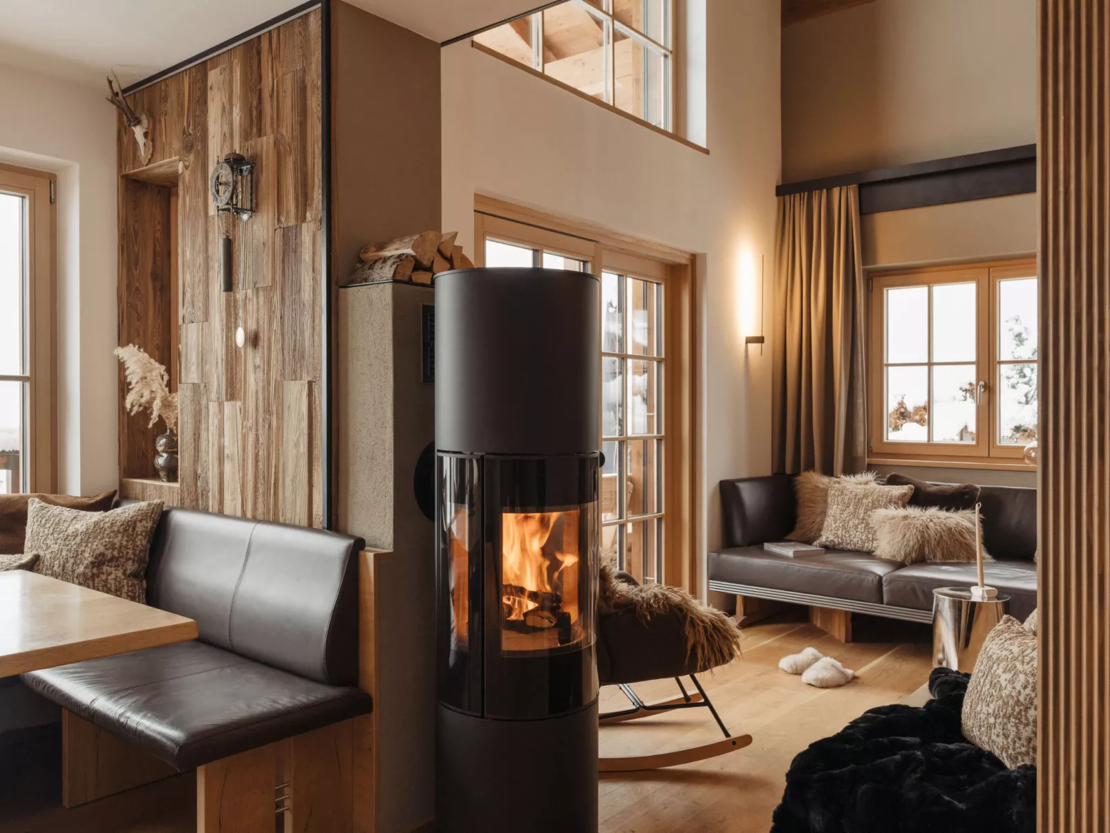 Royal Mountain Lodge-Inside