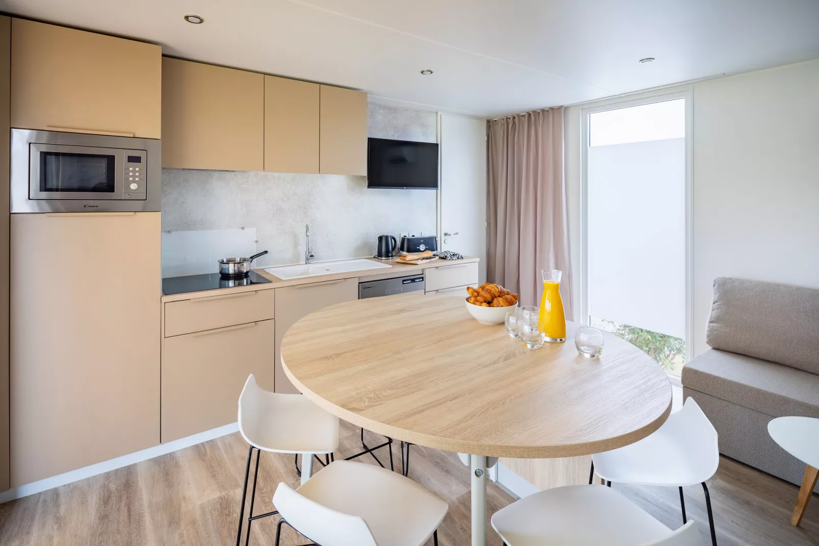 Beach Resort Agde 5-Living room