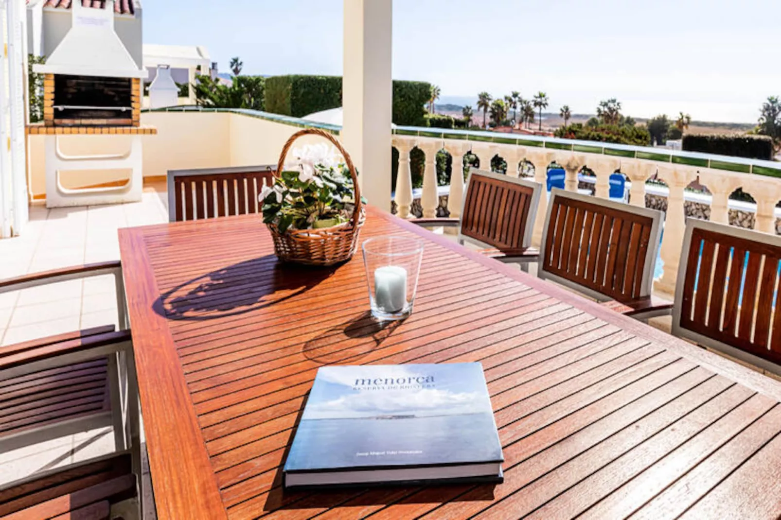 Maison à Son Bou-Image-tags.