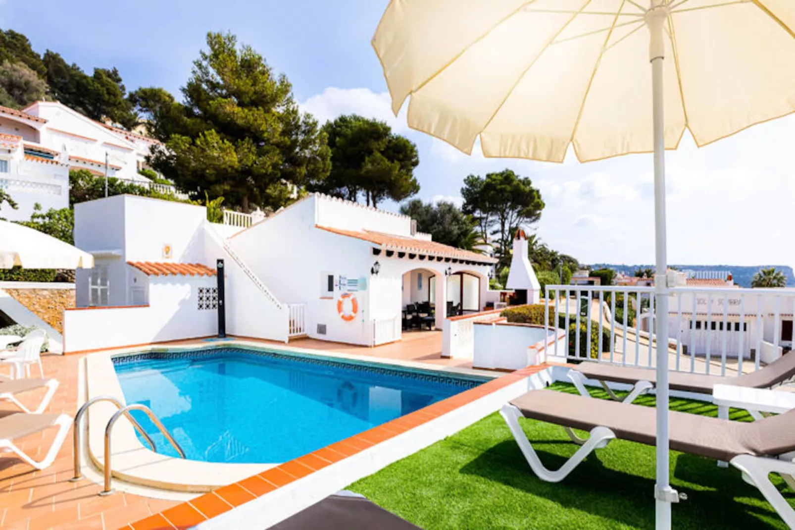 Maison à Son Bou-Image-tags.