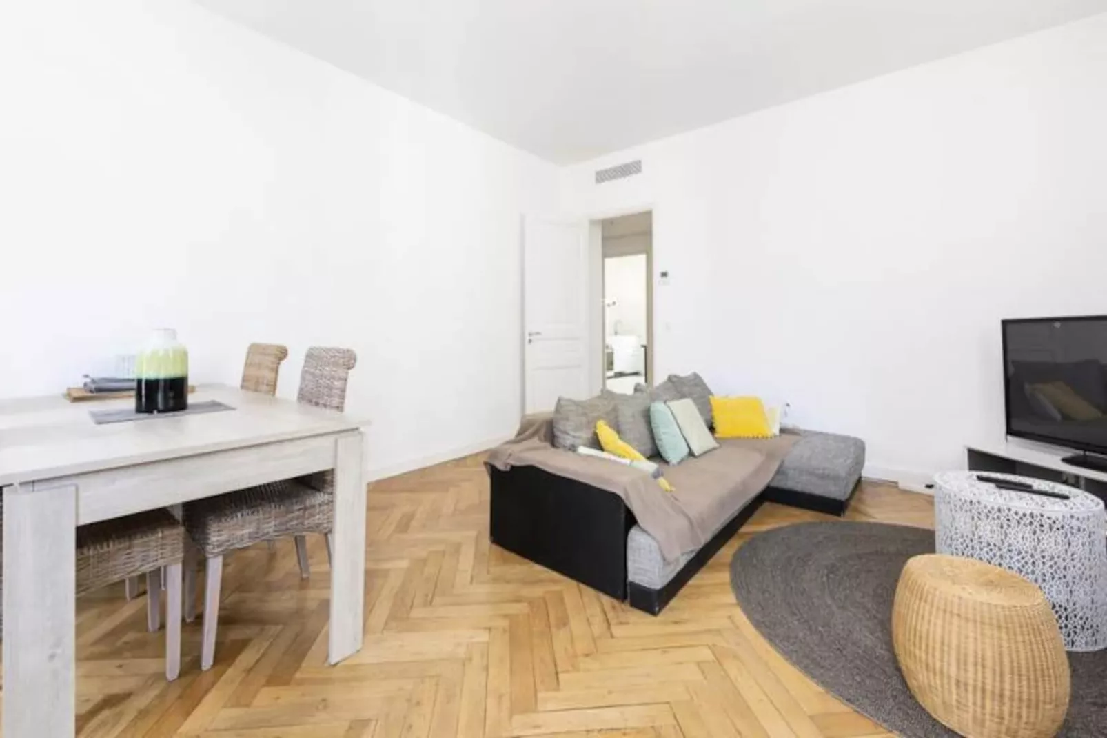 Résidence Appartement Moderne De 90 M2 Dans La Rue D'antibes & Croisette &agrave; 200 Metres-Image-tags.