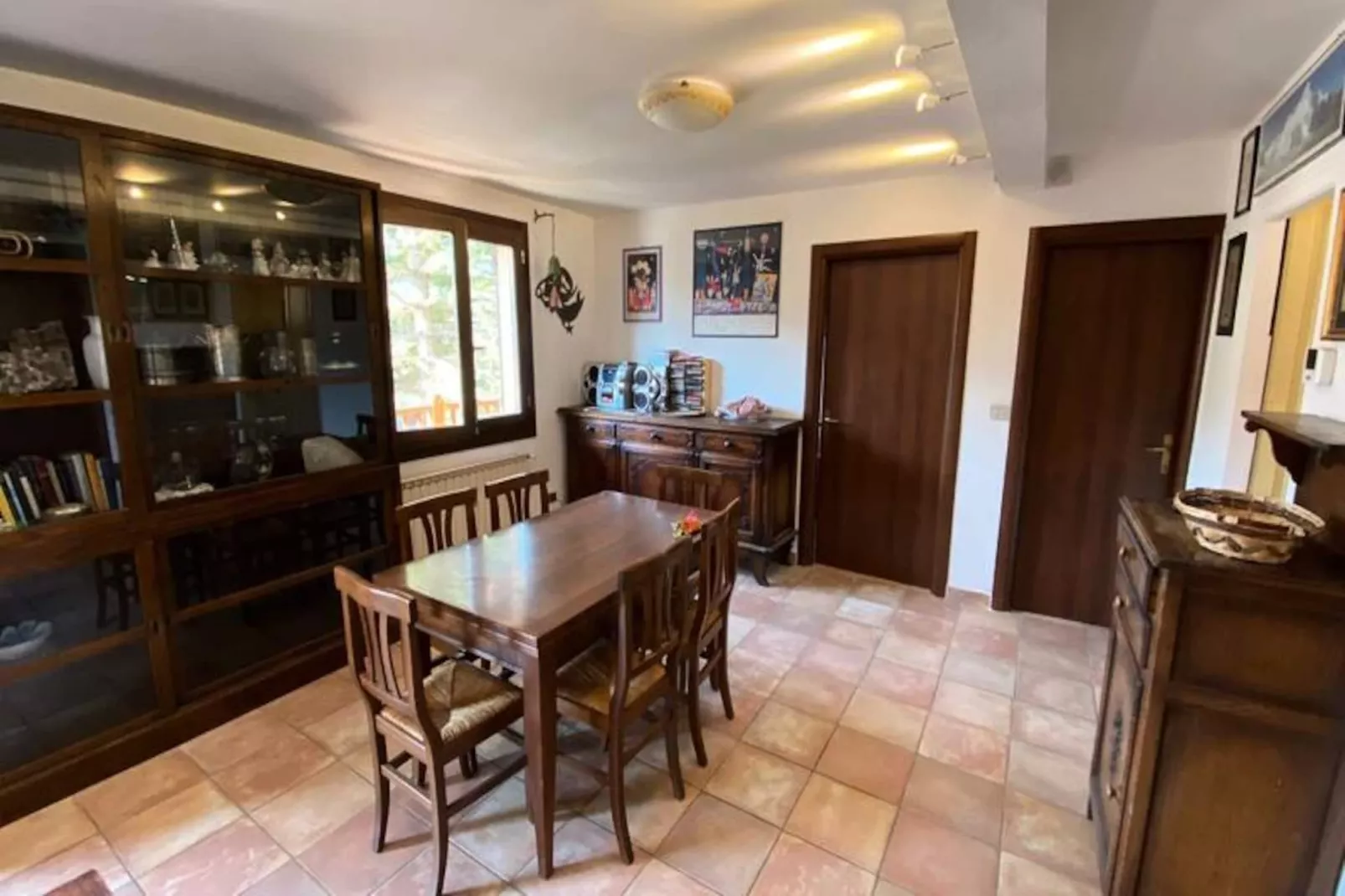 Chalet Carlines-Image-tags.