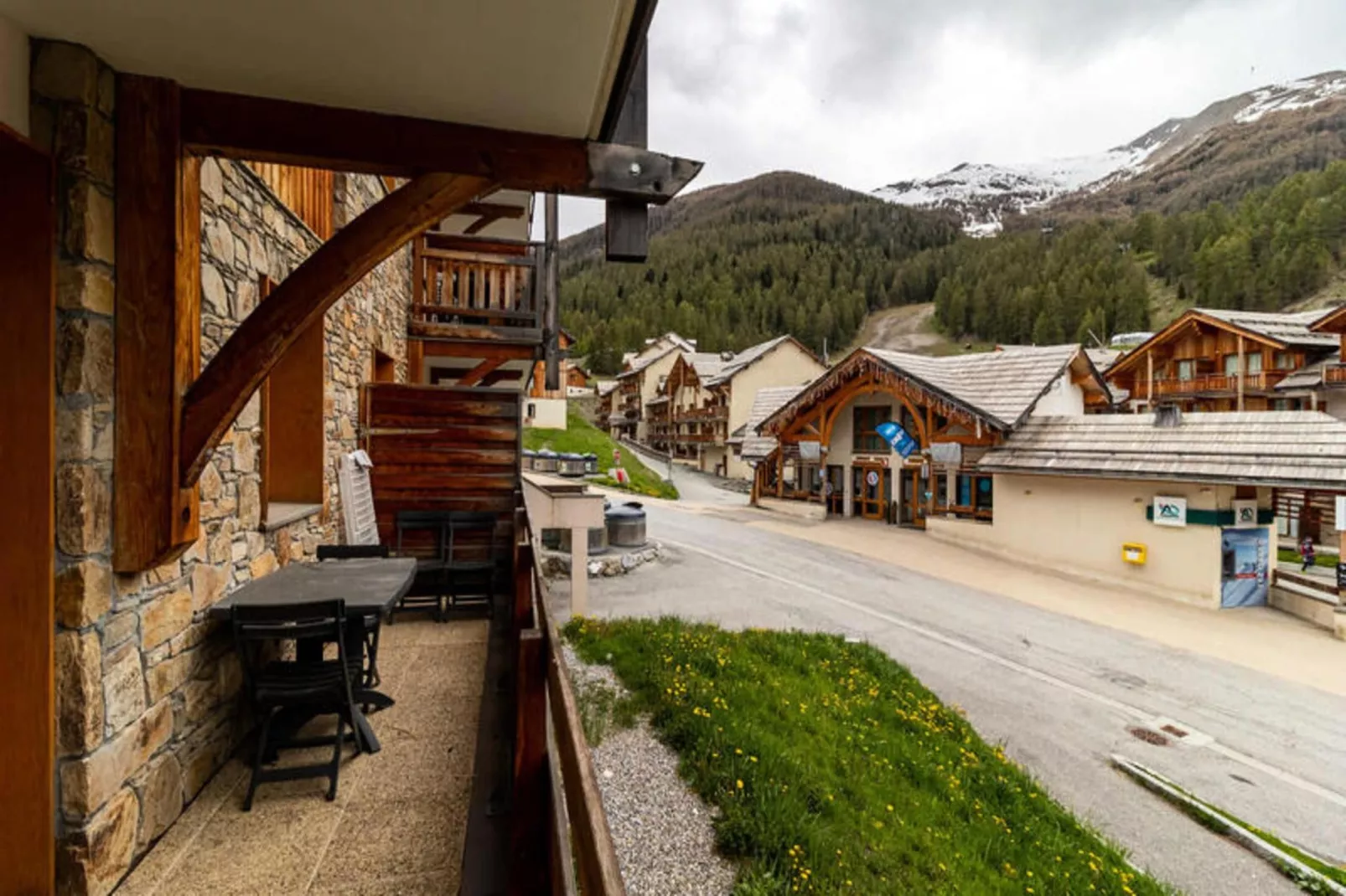 Résidence Le Balcon Des Airelles-Exterior in winter