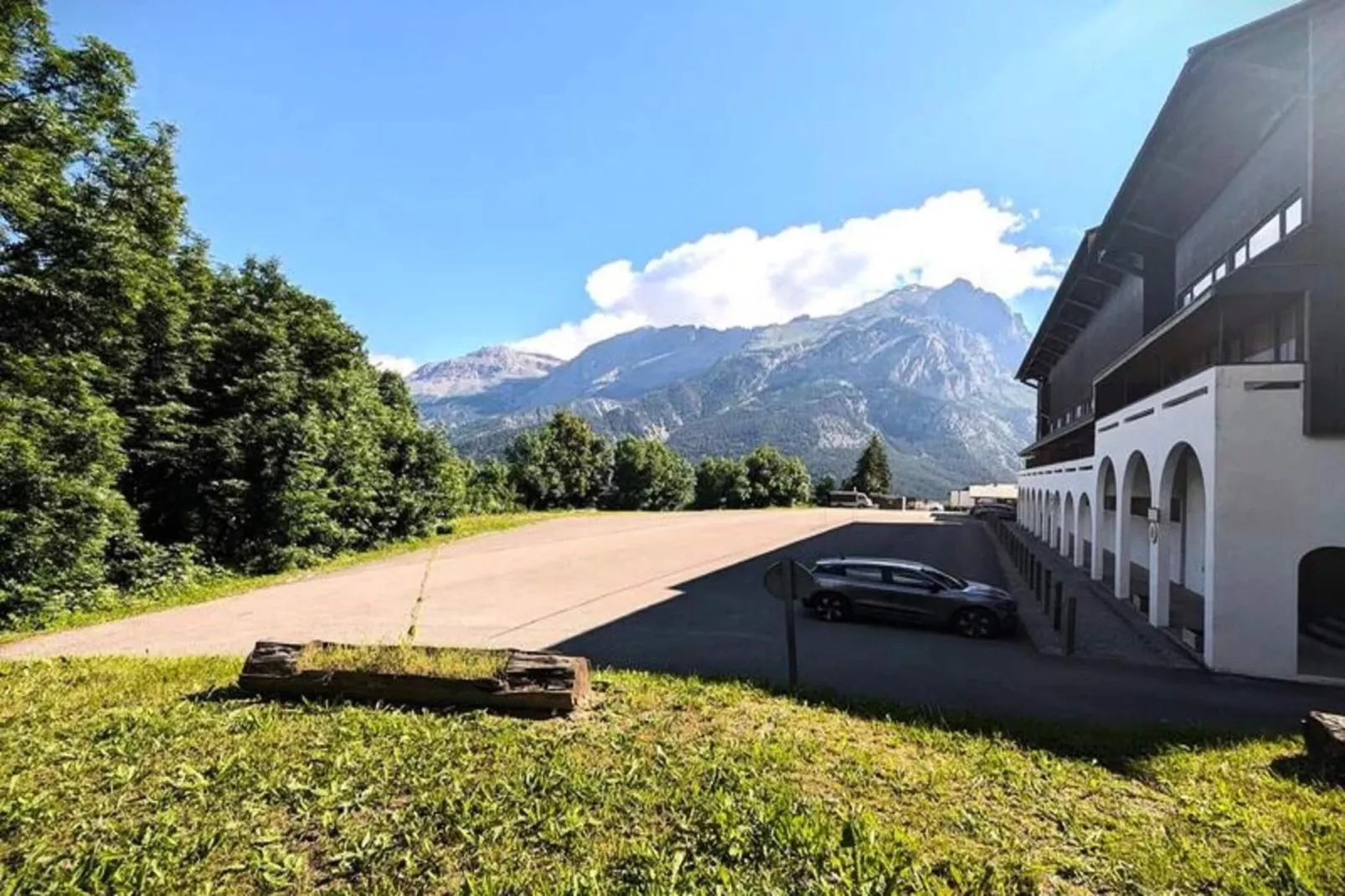 Résidence Les Prés - Exterior in summer