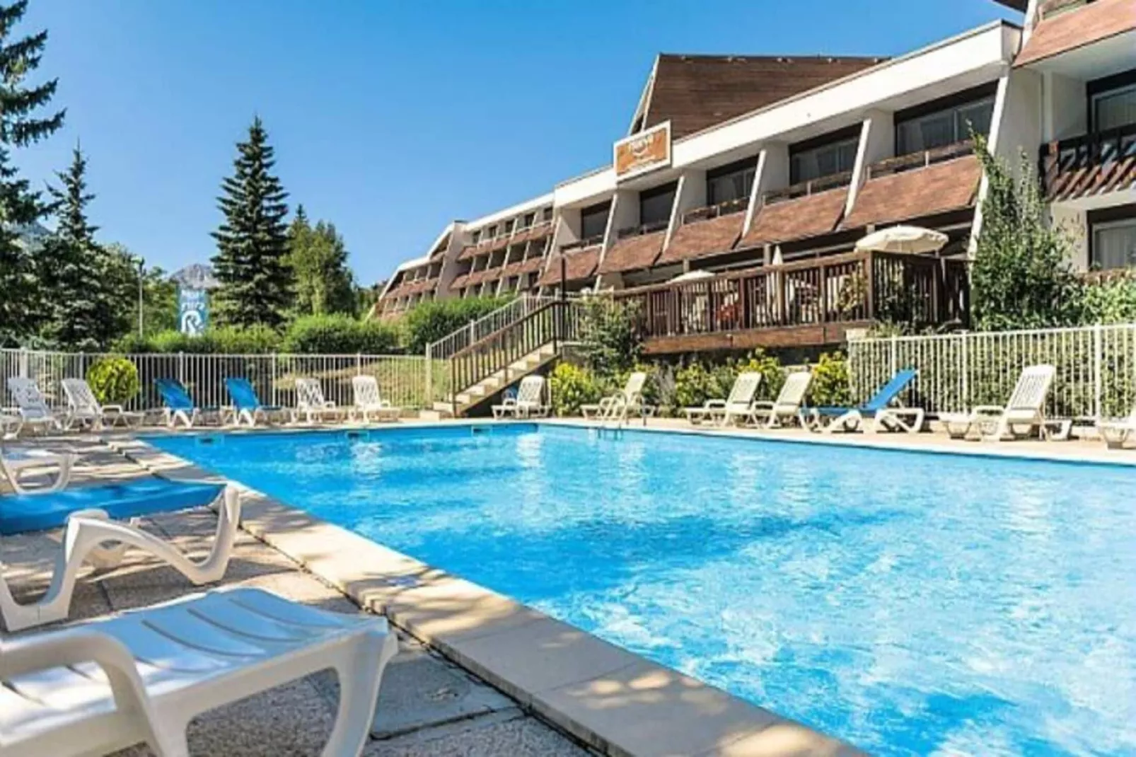 Résidence Pierre & Vacances Chantemerle-Piscine