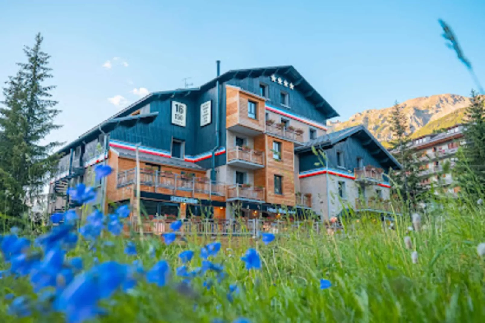 Résidence Canteneige 2-Areas within 1km in summer