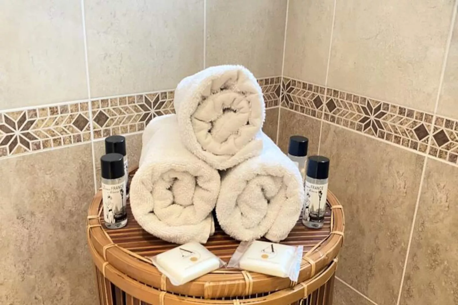 06cb : Jolie Maison De Campagne Pour 8-Image-tags.