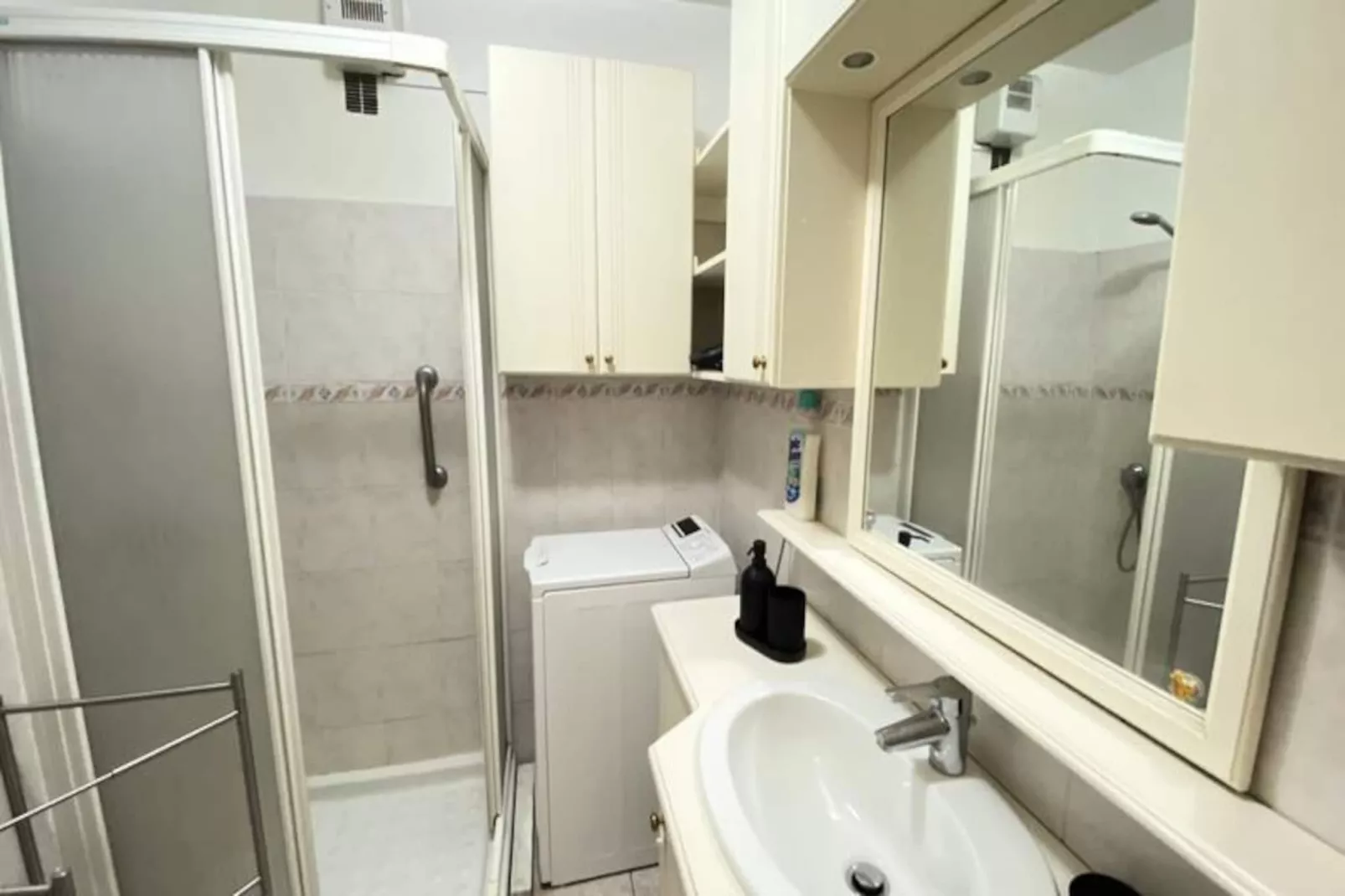 06bq : Studio &agrave; Deux Pas Des Plages-Image-tags.