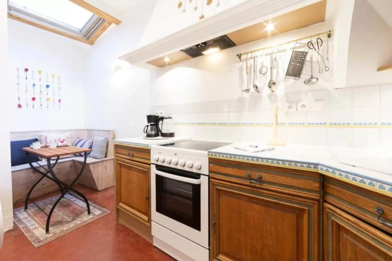 Résidence Bnb Renting Grand Studio Au C&oelig;ur De Cannes, Quartier De La Vieille Ville !-Exterior in summer