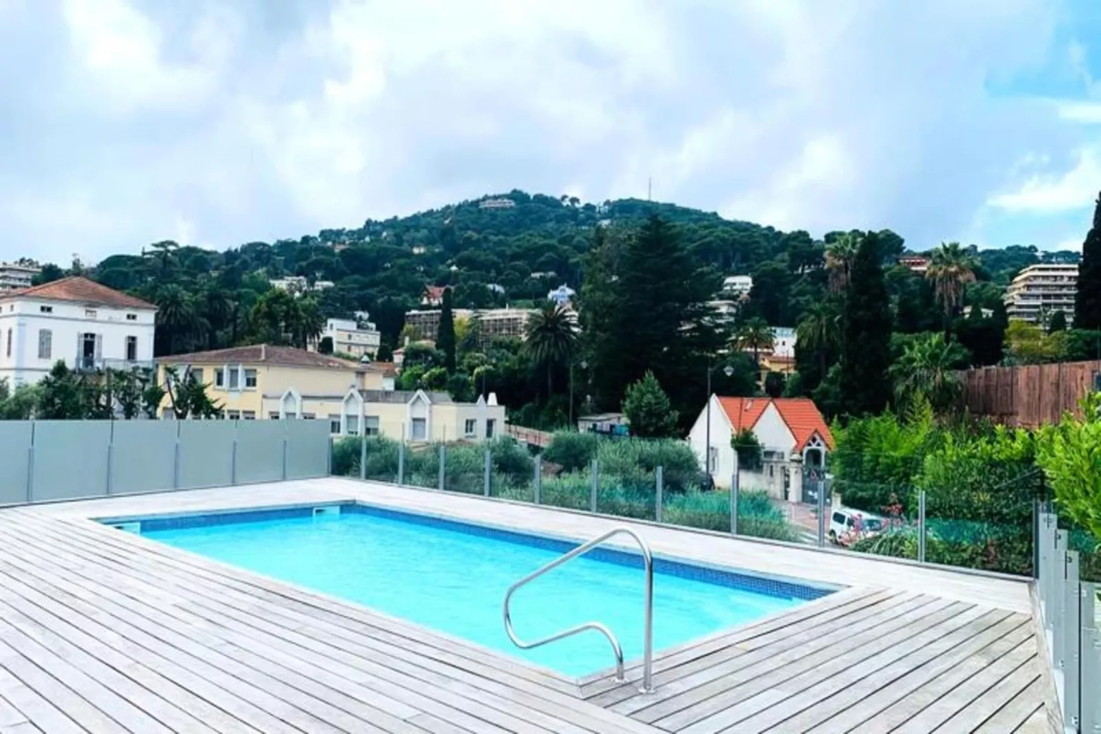 Résidence Bnb Renting Beau  2 Pi&egrave;ces Dans Un Immeuble Neuf Avec Piscine Avec Parking-Piscine