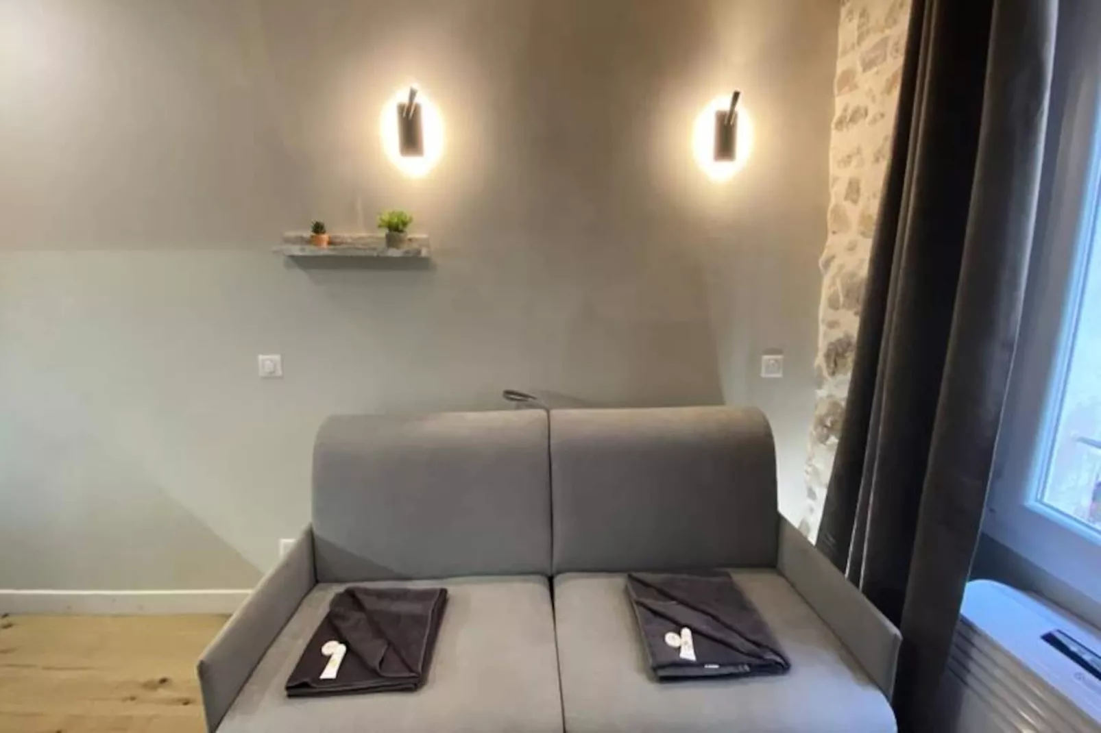 06ck : Studio Cosy Au Coeur Du Vieil Antibes-Image-tags.