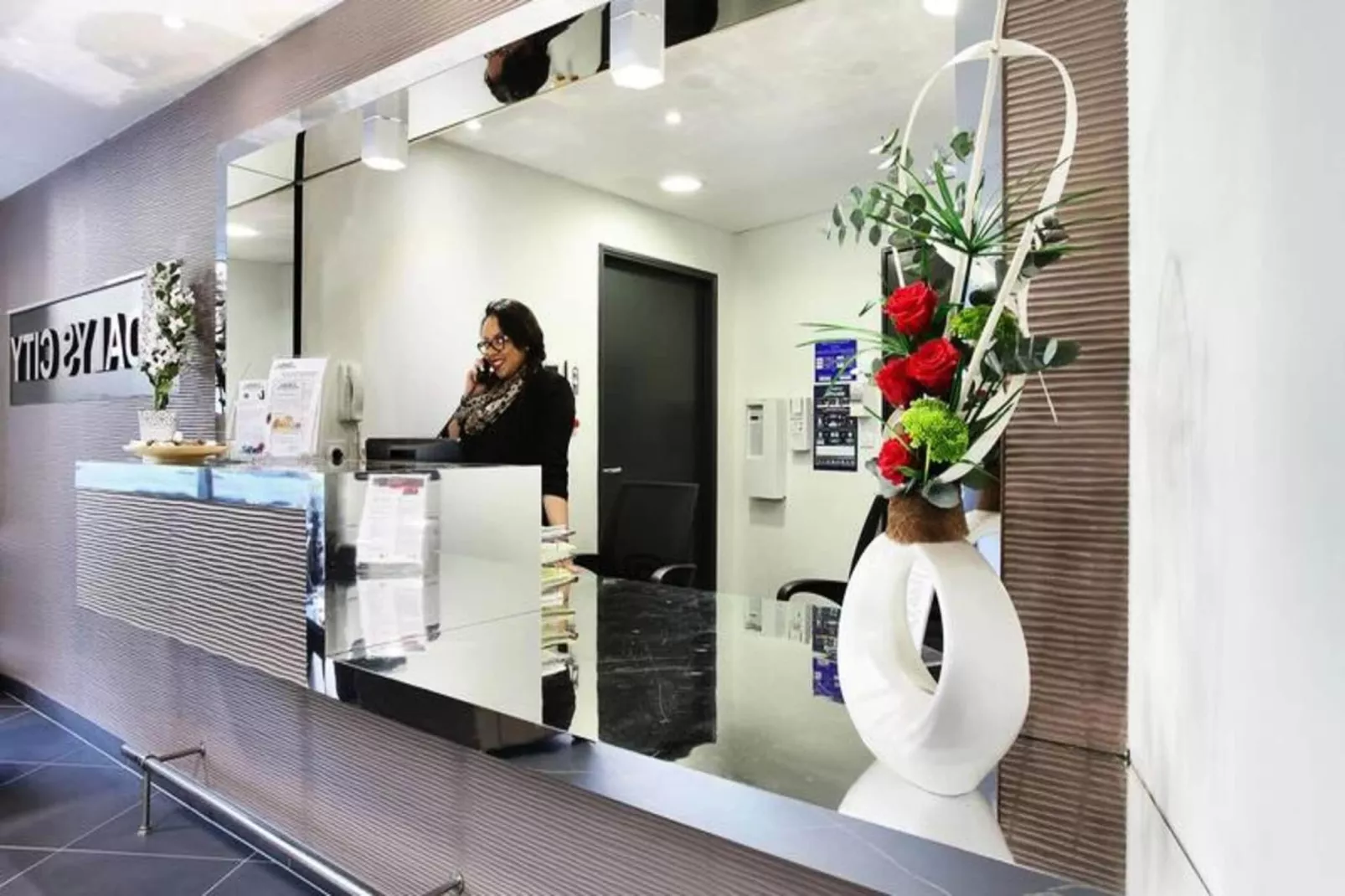 Appart'hôtel Odalys Prado Castellane-Hall & reception