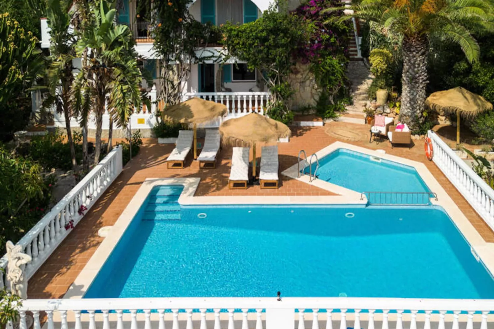 Maison à Son Bou-Image-tags.