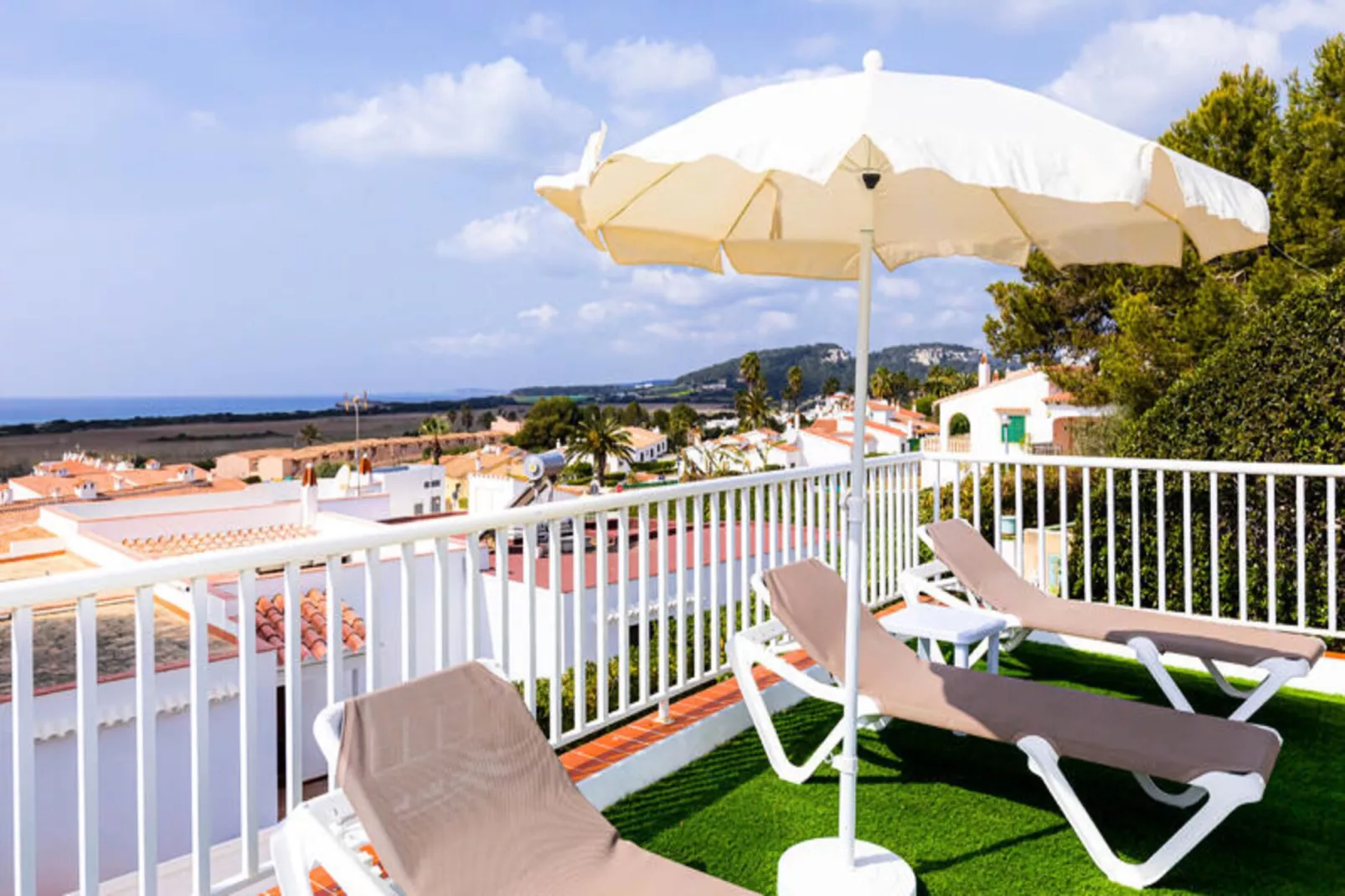 Maison à Son Bou-Image-tags.