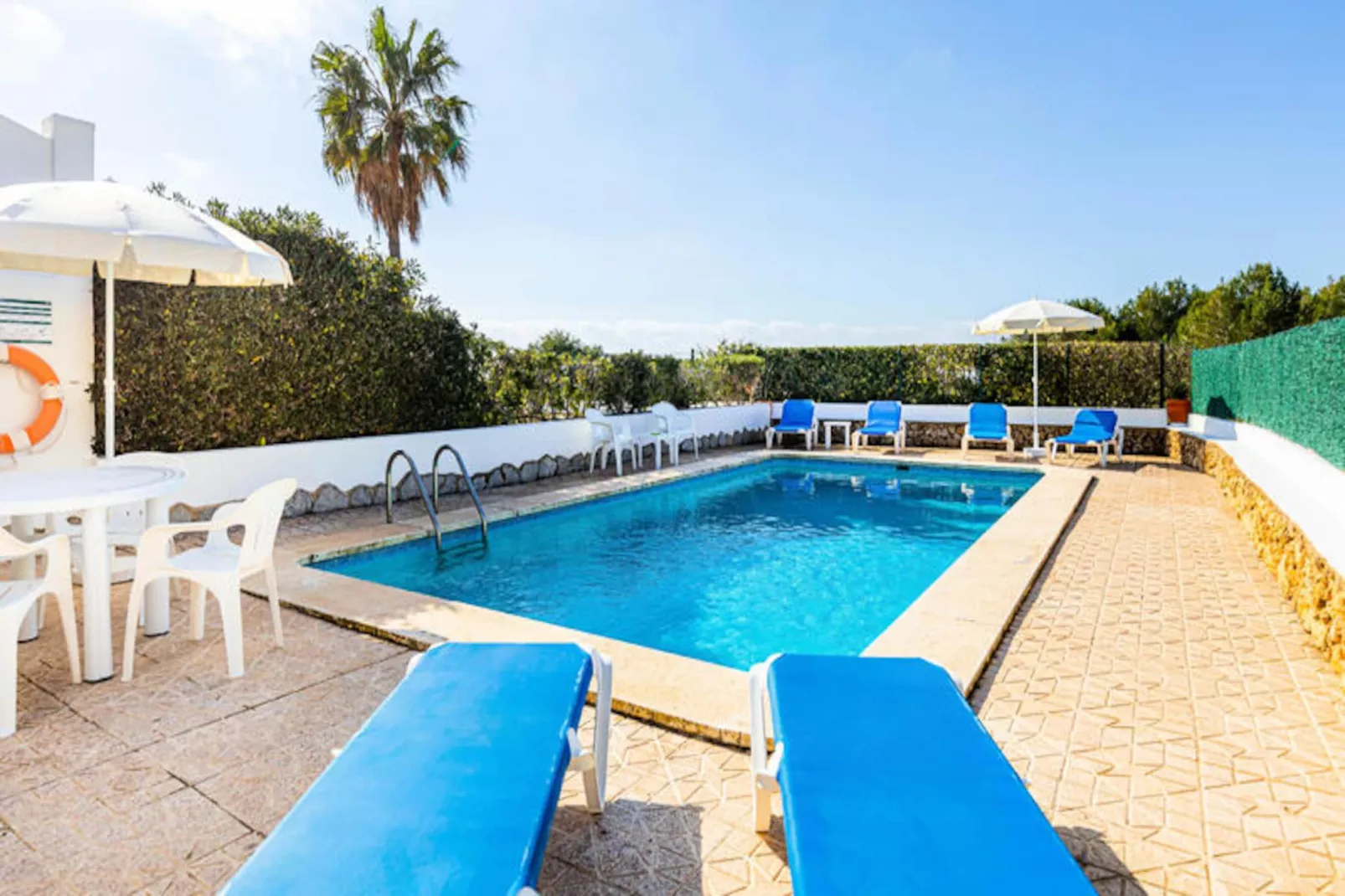 Maison à Son Bou-Image-tags.