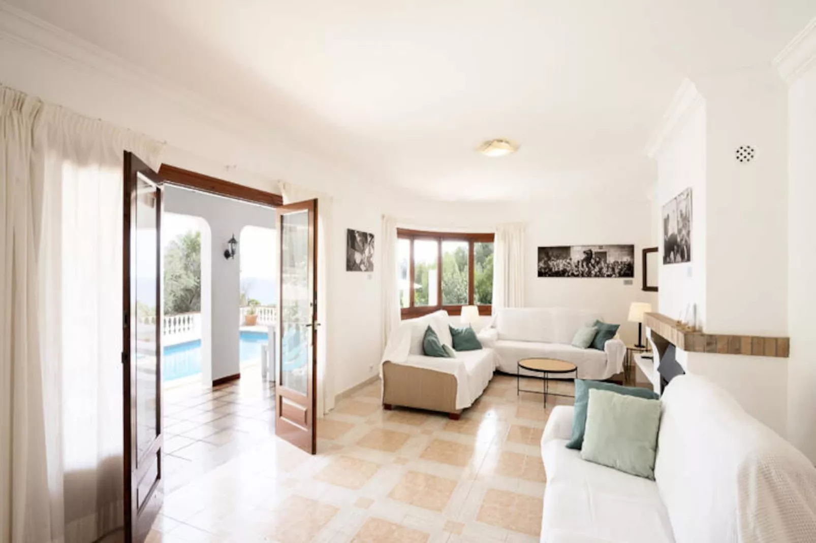 Maison à Son Bou-Image-tags.