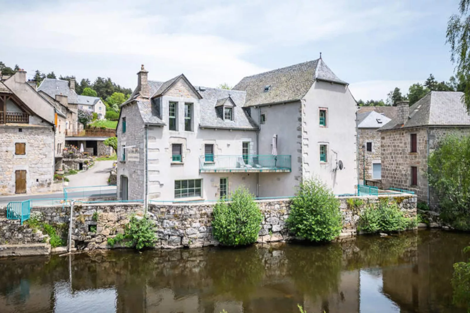 Studio à Saint Juery-Image-tags.