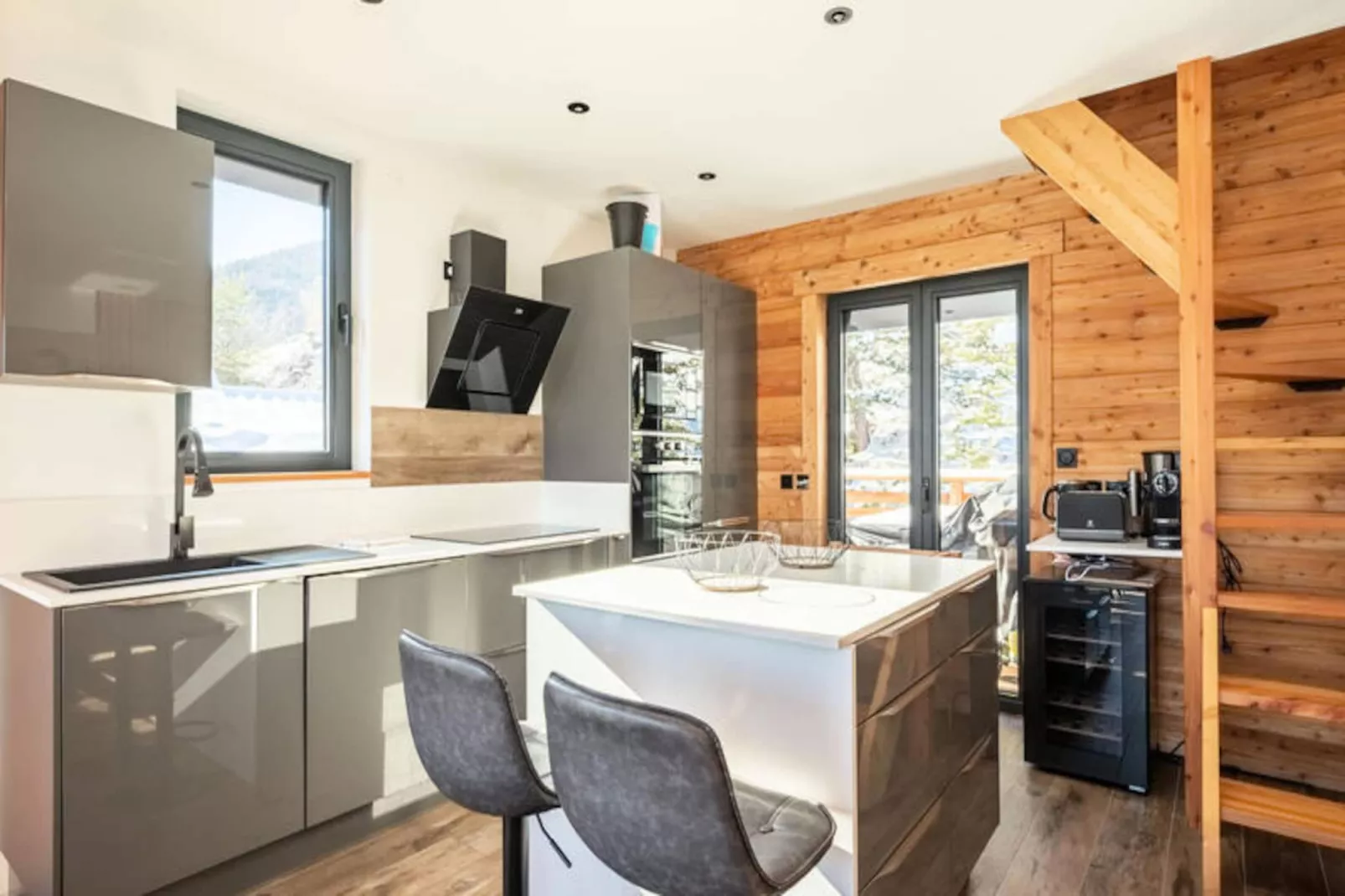 Chalet Lumiere-Image-tags.