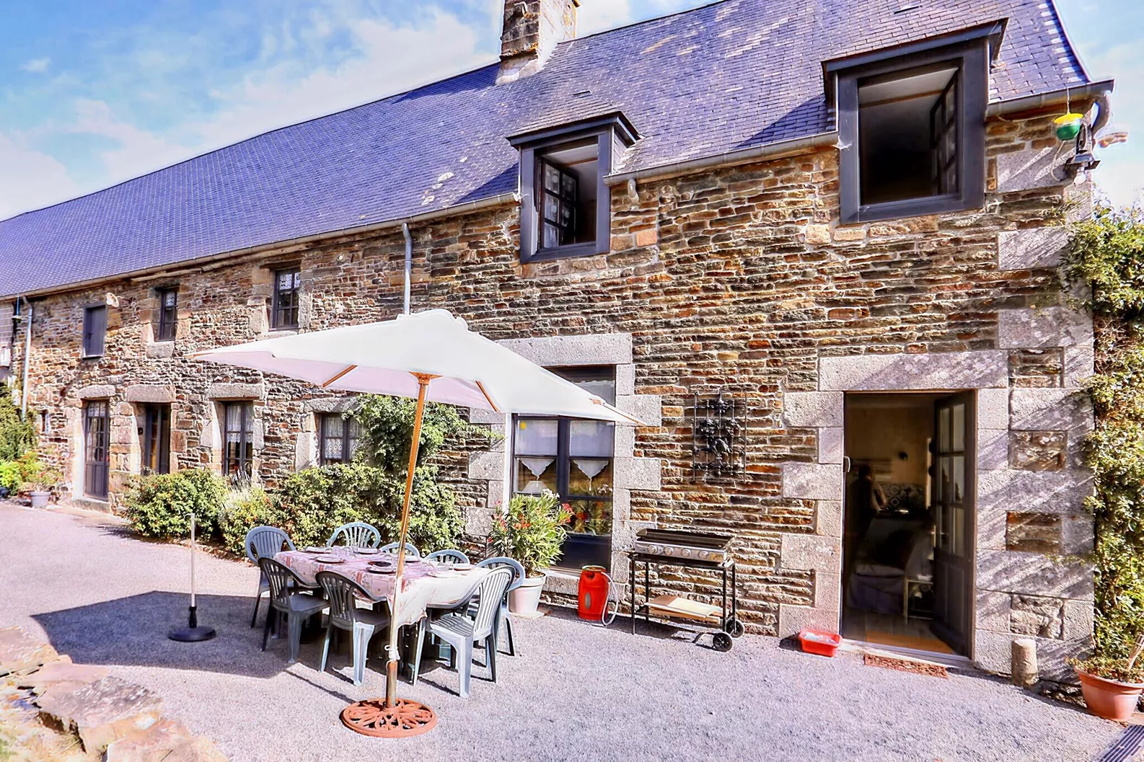 Maison de vacances Montaigu les Bois-Exterior summer
