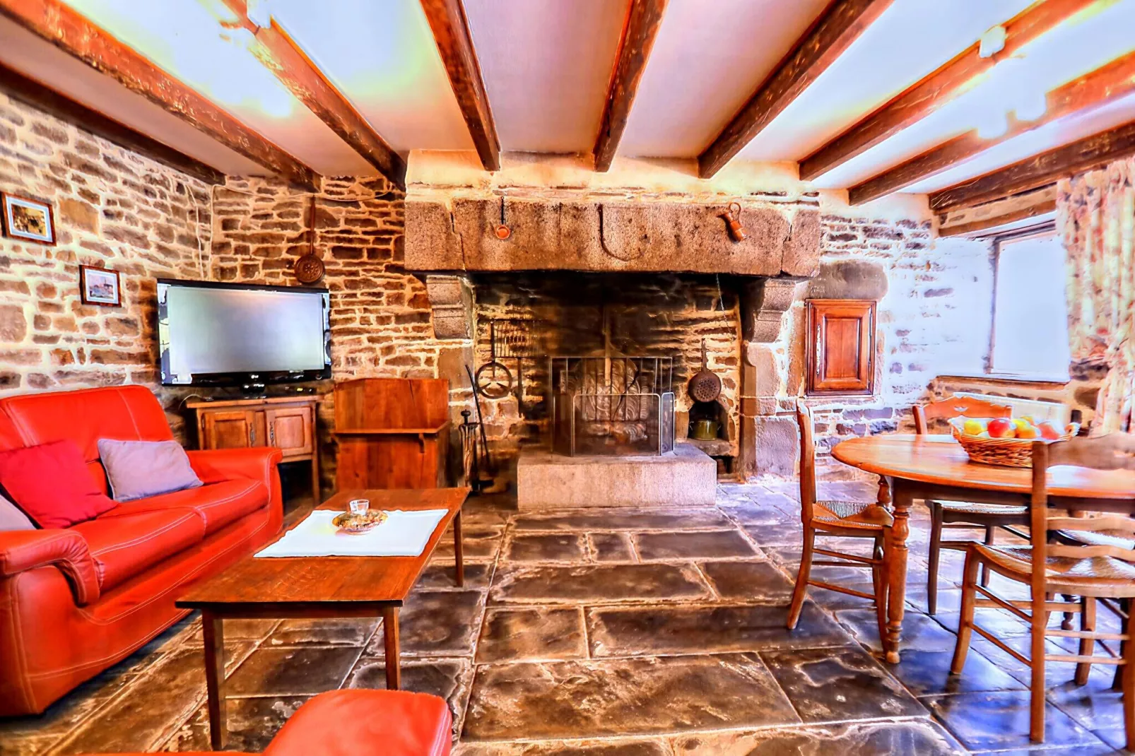 Maison de vacances Montaigu les Bois-Living room