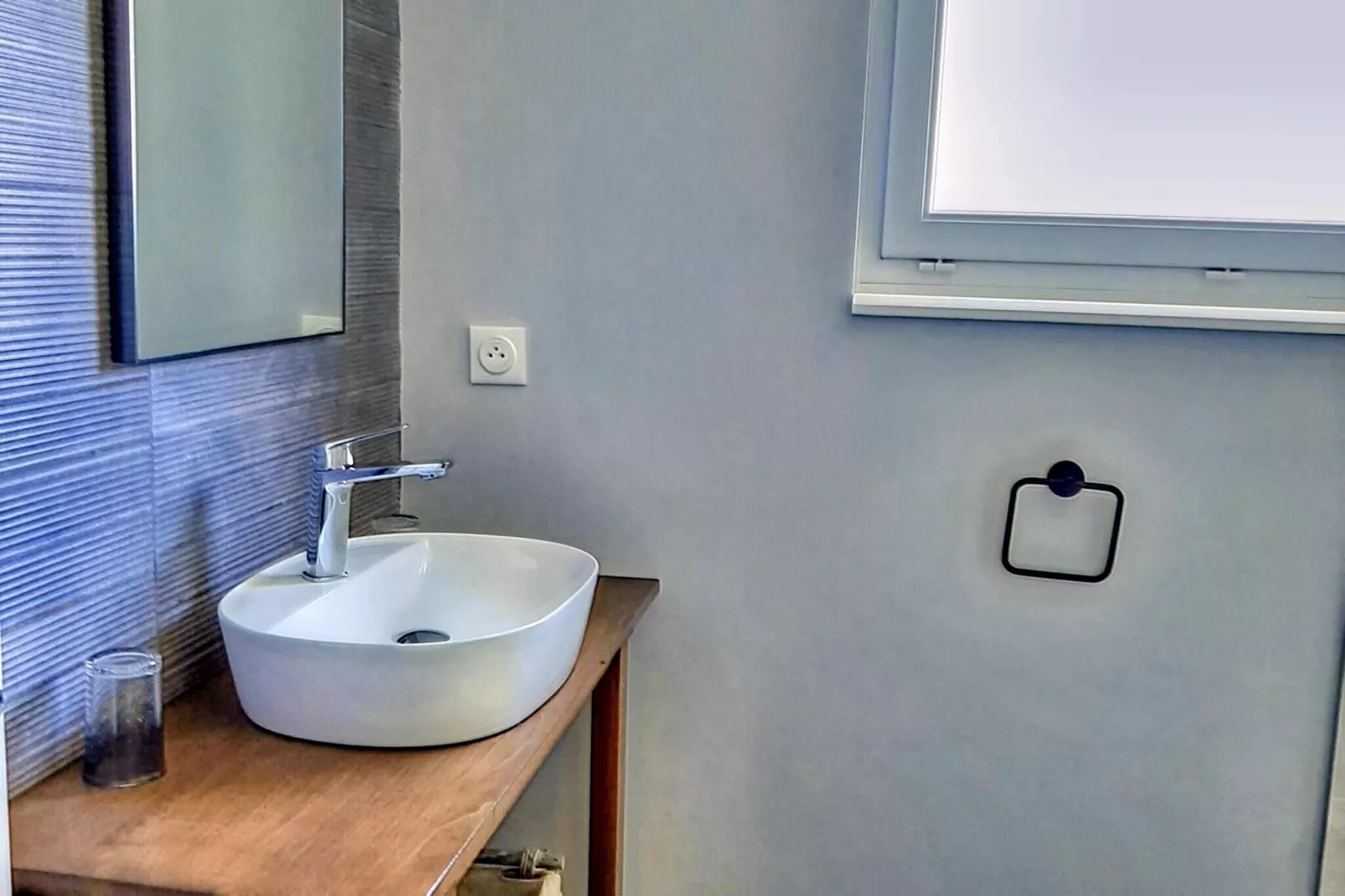 Maison de vacances Montaigu les Bois-Bathroom