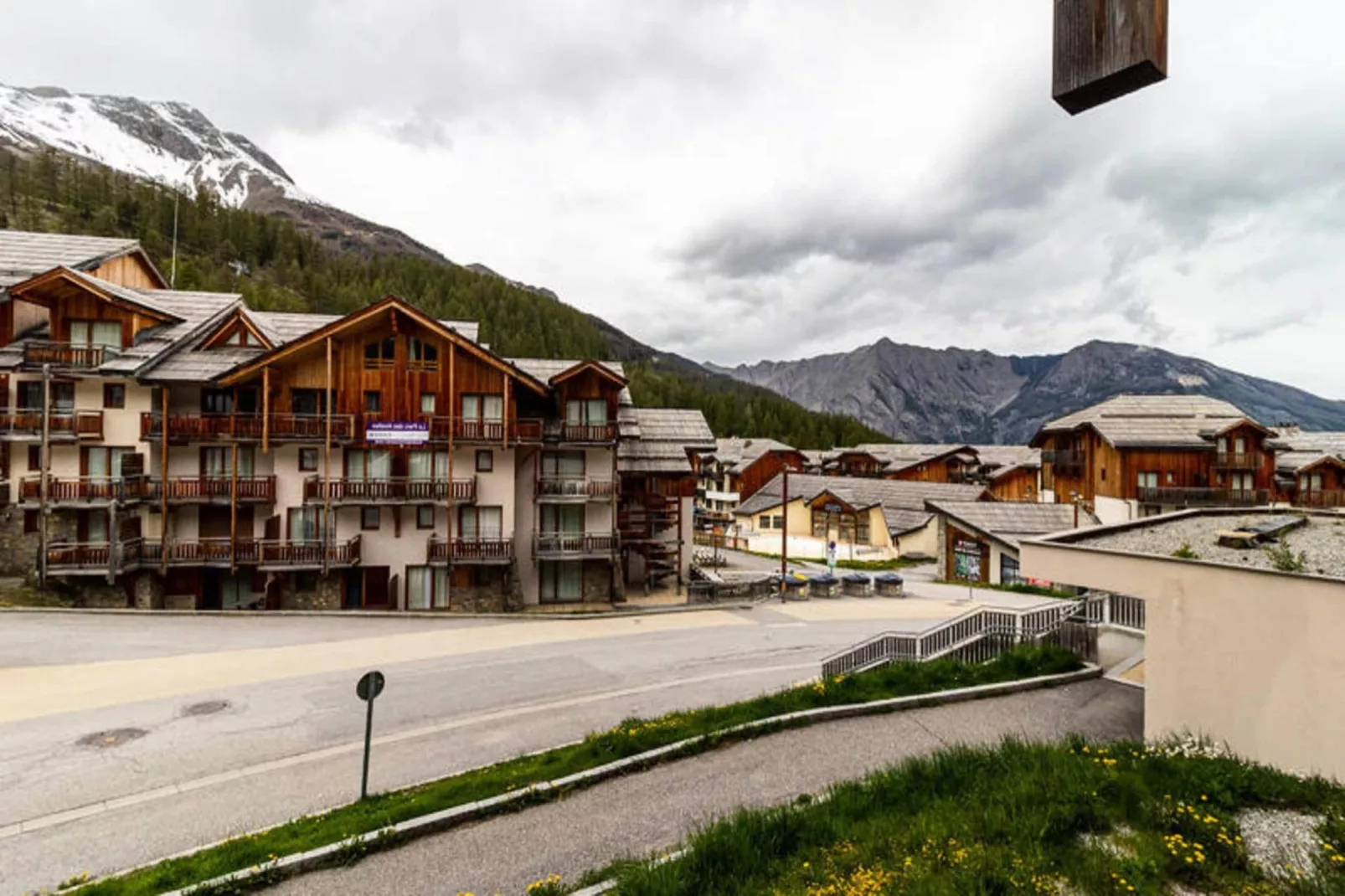 Résidence Le Balcon Des Airelles-Exterior in winter