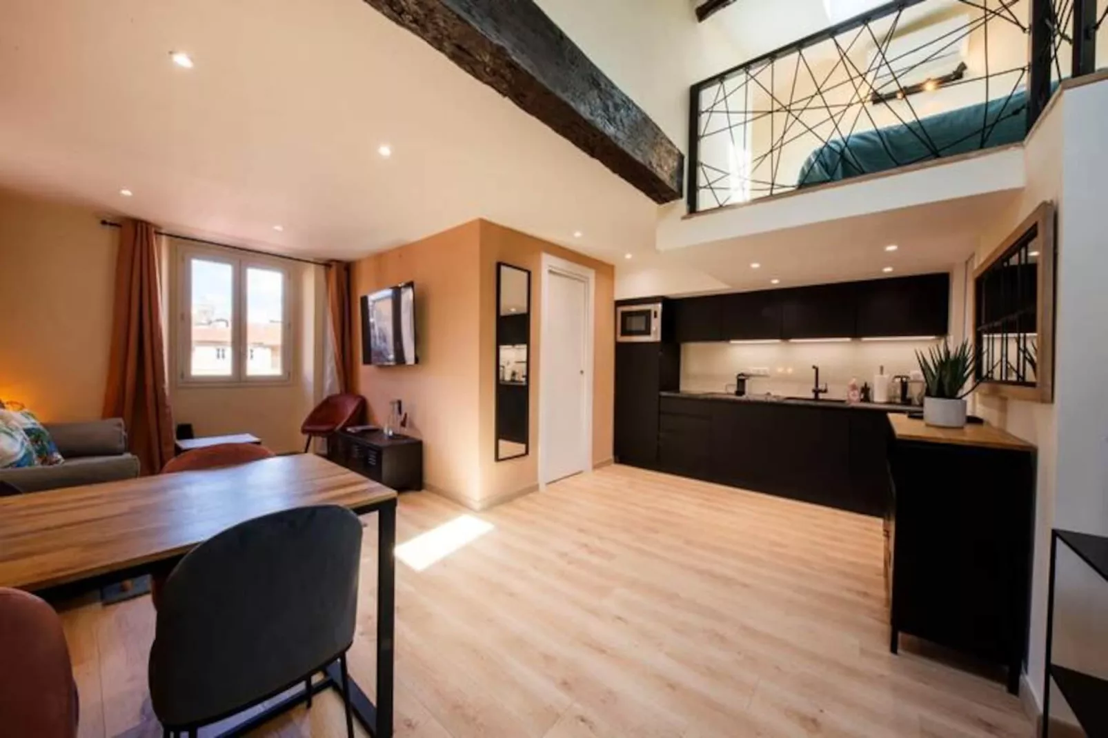 06a2 - Cœur Du Vieux Nice: Bel Appartement Rénové-Image-tags.