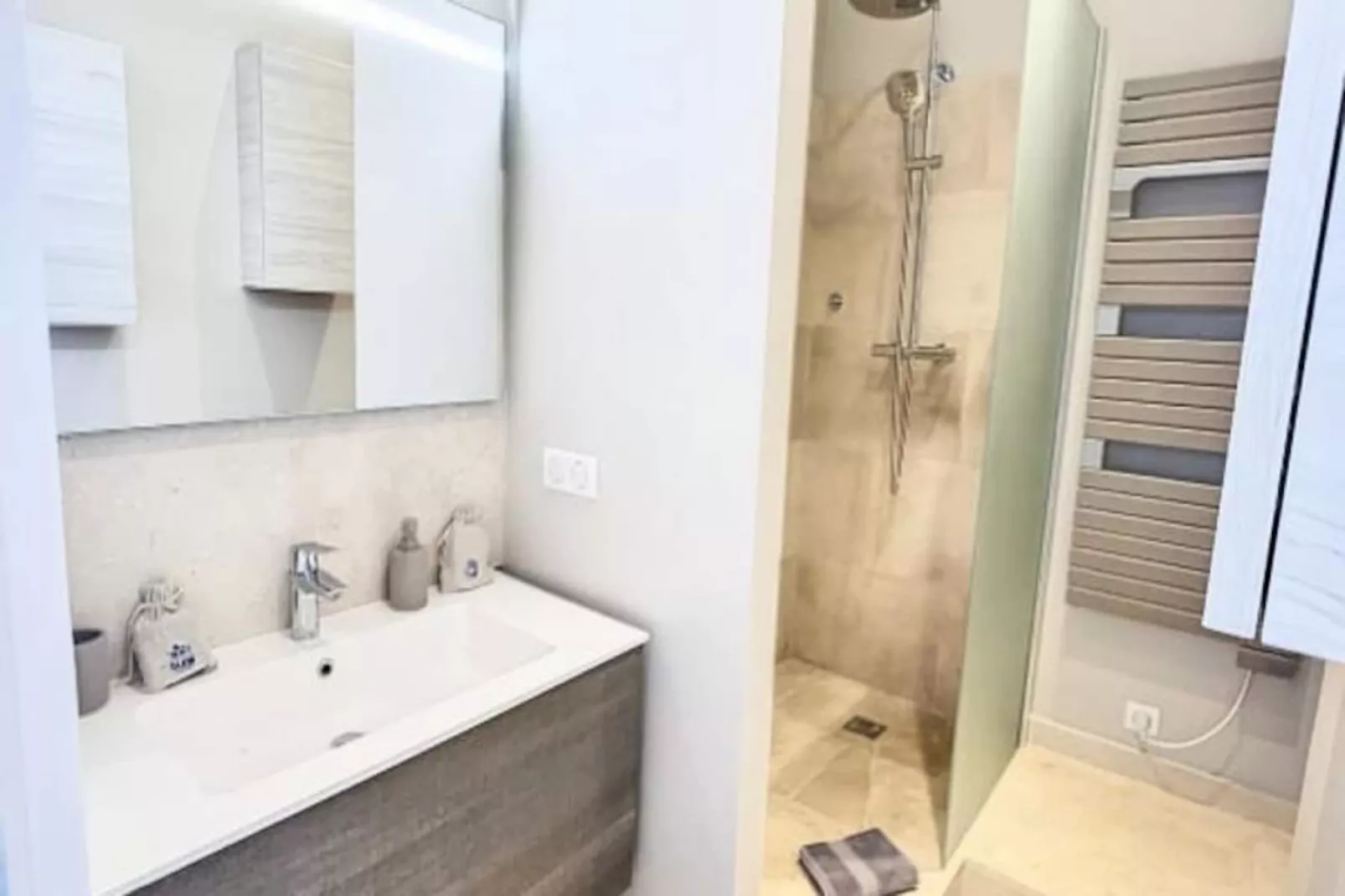 2 Pi&egrave;ces Moderne - 3/4 Pers Calme Cannes Hyper Centre Olam Properties-Image-tags.