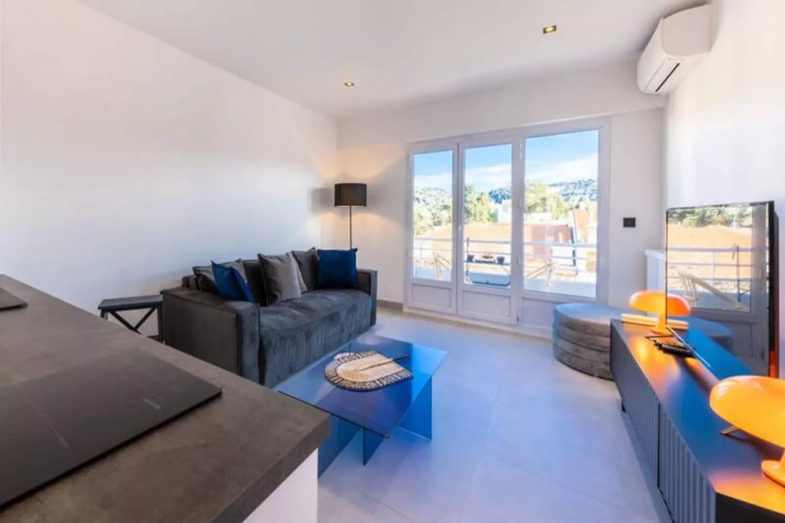 06az - Appartement Avec Terrasse 10min Du Palais-Image-tags.