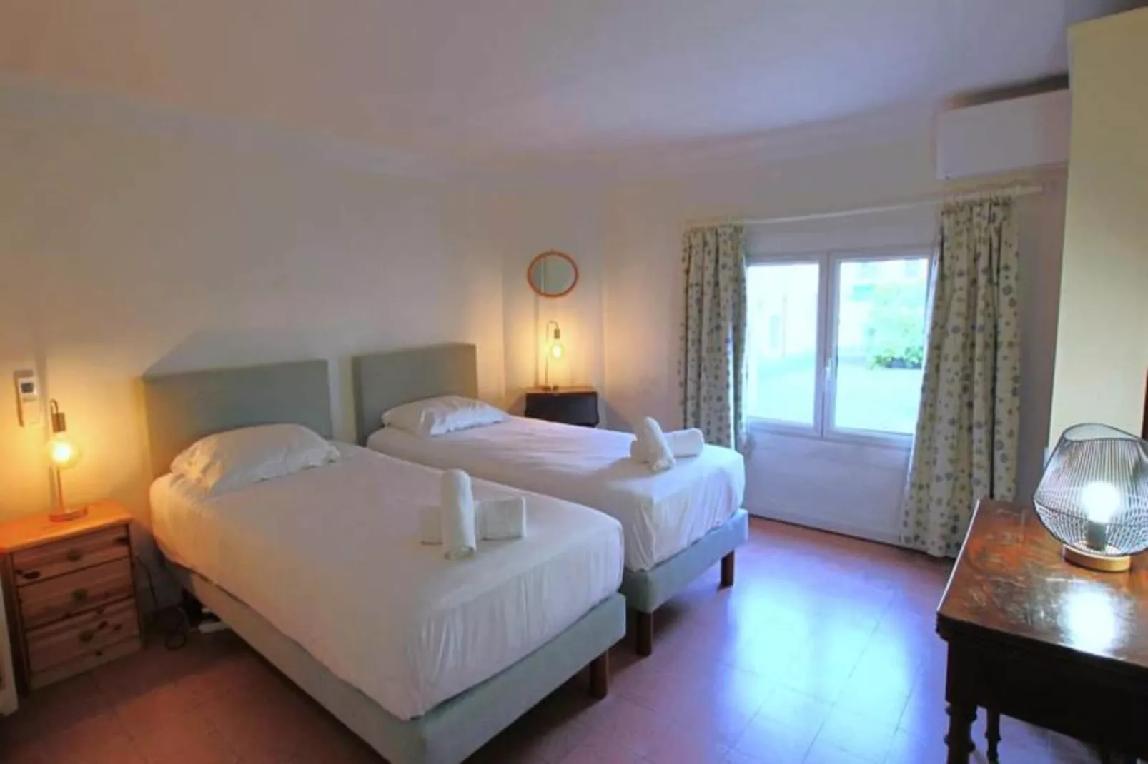 Résidence Appartement 145 M2 Face &agrave; La Mer / Acc&egrave;s Priv&eacute; &agrave; La Mer-Exterior in summer