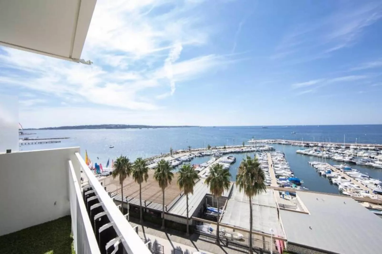 Résidence Appartement &eacute;quip&eacute; 70 M&sup2; Face &agrave; La Mer Dernier &eacute;tage Avec Magnifique Vue Me-Exterior in summer