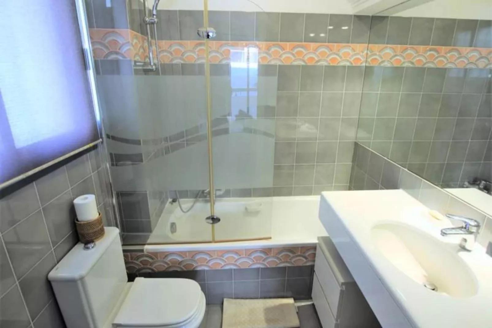 Résidence Appartement Rénové Avec 2 Chambres & Salle De Bain à La Décoration Raffinée-Salle de loisirs